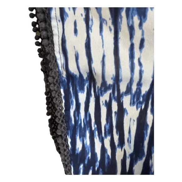 A New Approach Batwing Blouse Blue White Aztec Print Lace Up Short Sleeve 1X - Picture 6 of 9